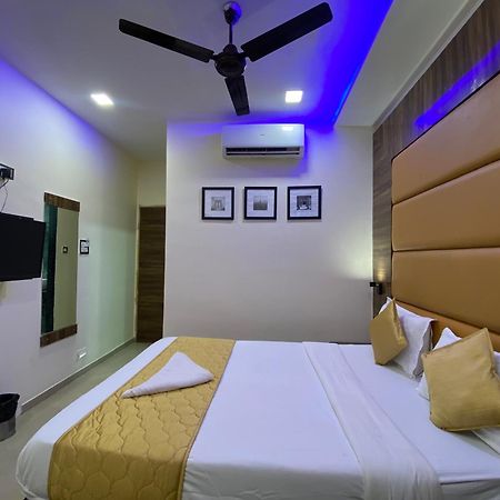 Hotel Blue Wellington - Near Mumbai Airport Phòng bức ảnh
