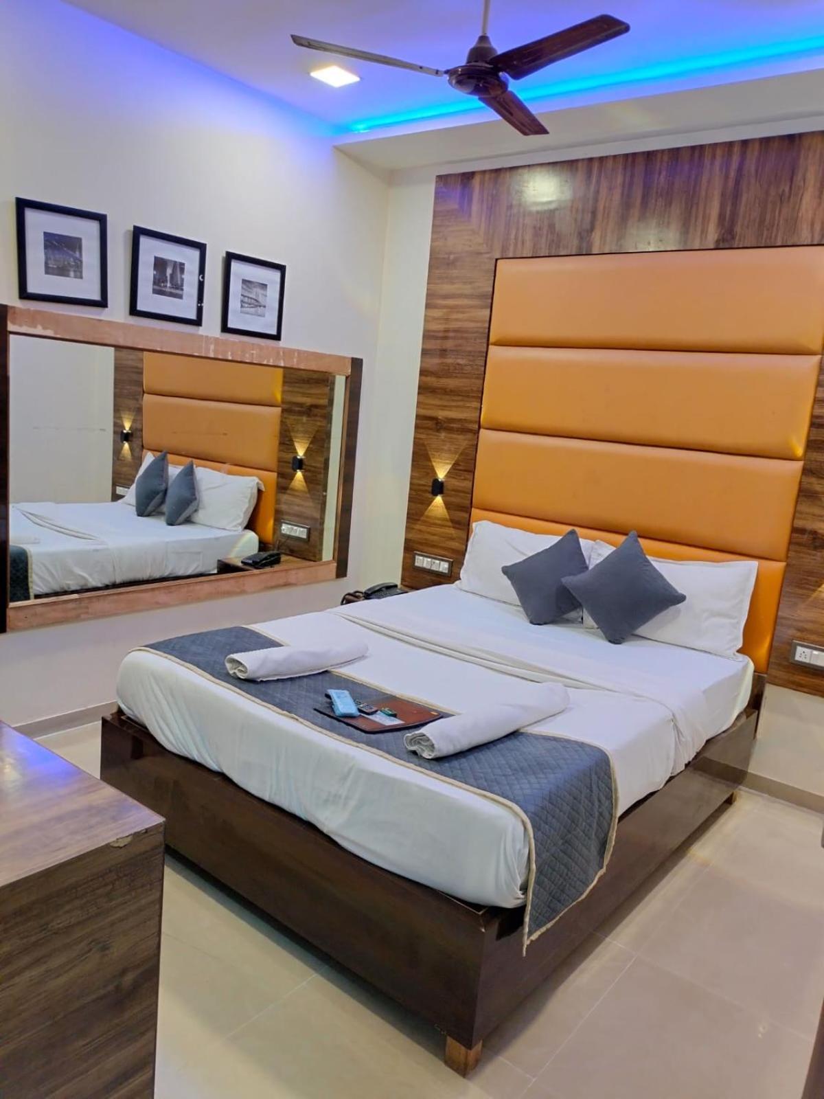 Hotel Blue Wellington - Near Mumbai Airport Ngoại thất bức ảnh