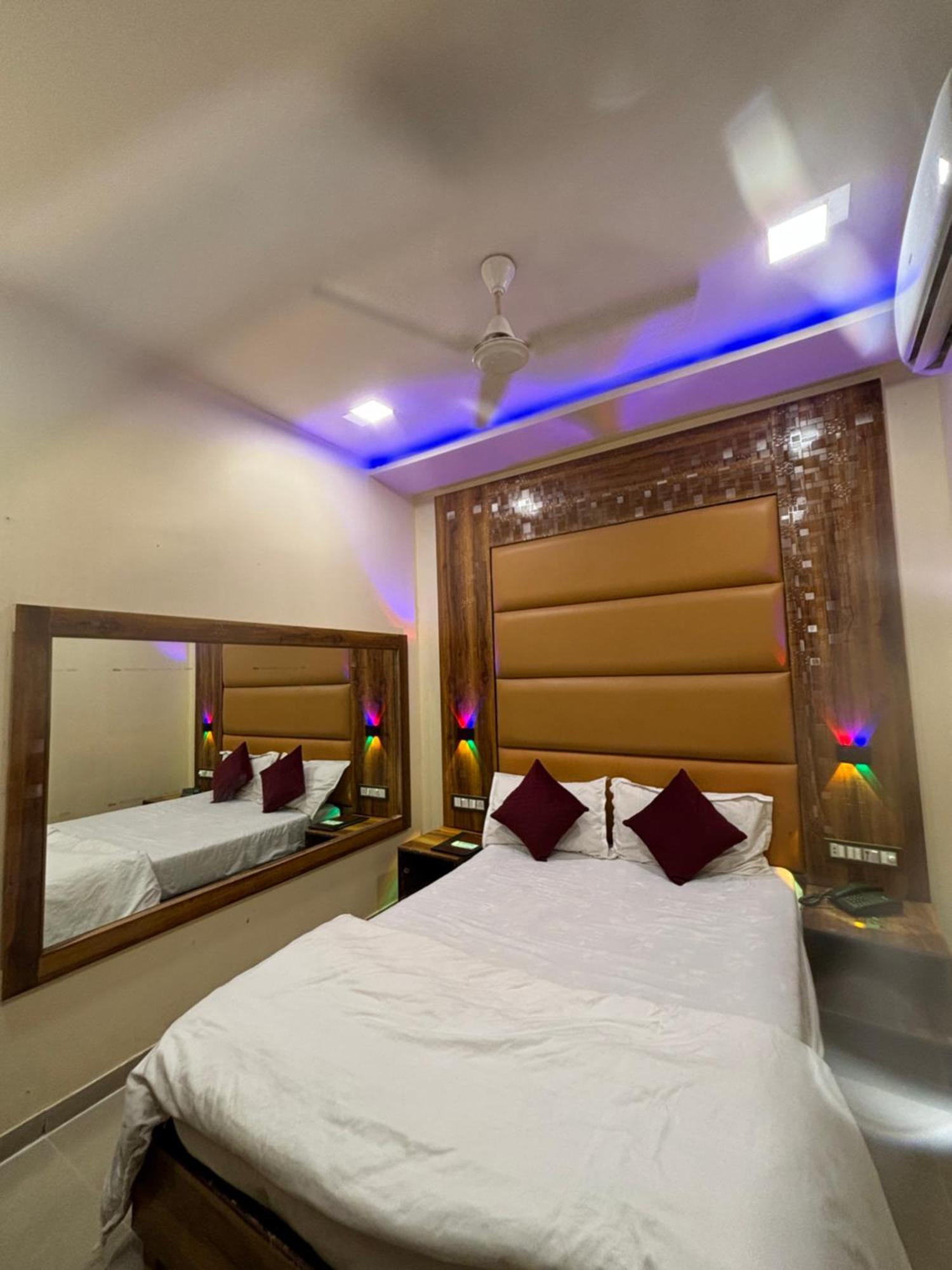 Hotel Blue Wellington - Near Mumbai Airport Ngoại thất bức ảnh