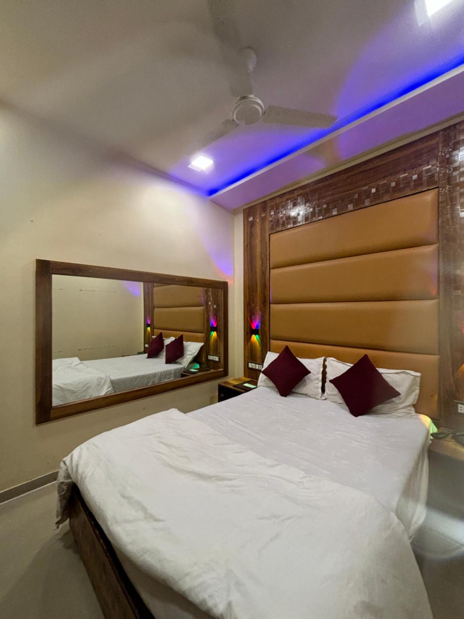 Hotel Blue Wellington - Near Mumbai Airport Ngoại thất bức ảnh