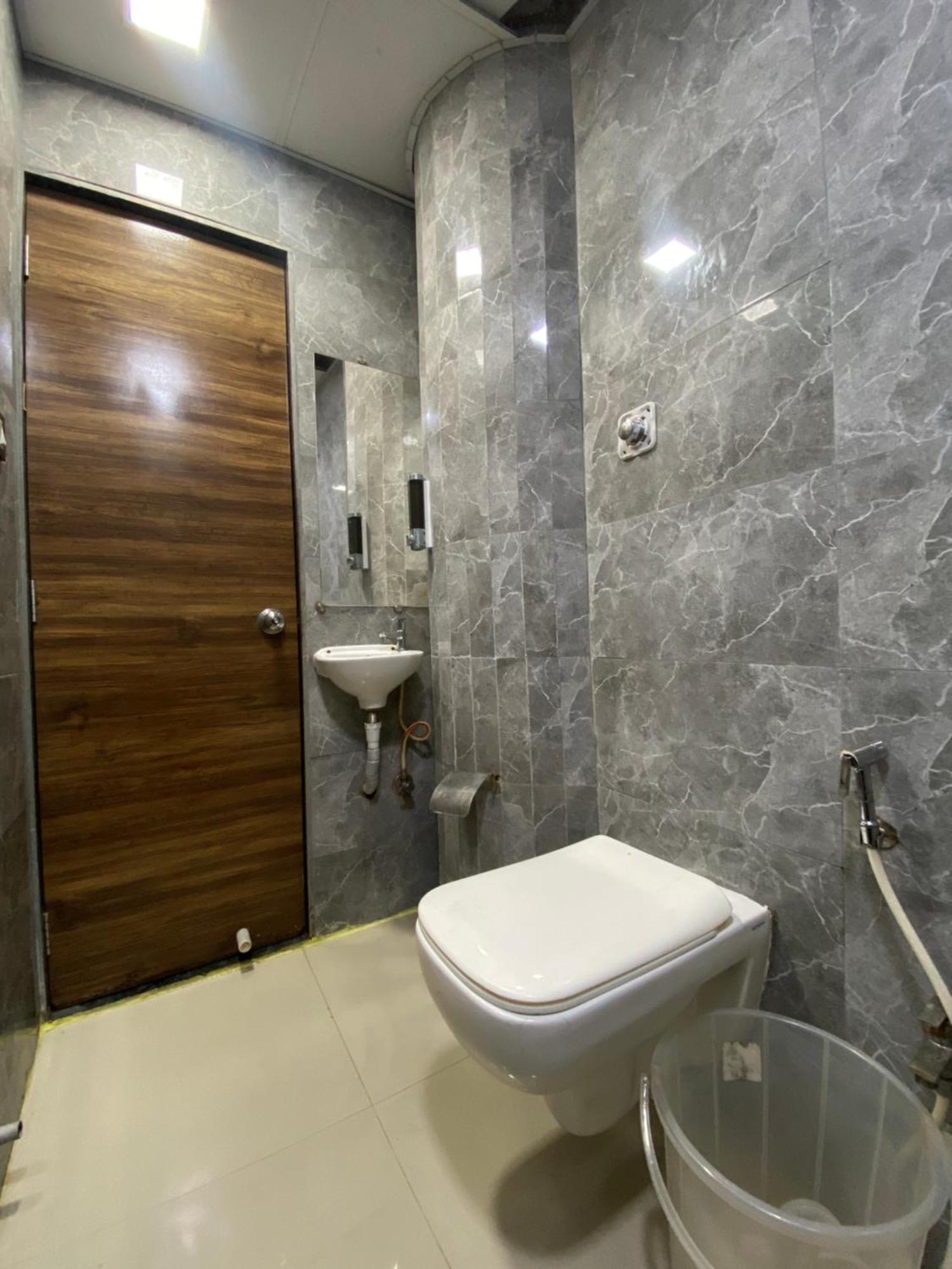 Hotel Blue Wellington - Near Mumbai Airport Ngoại thất bức ảnh