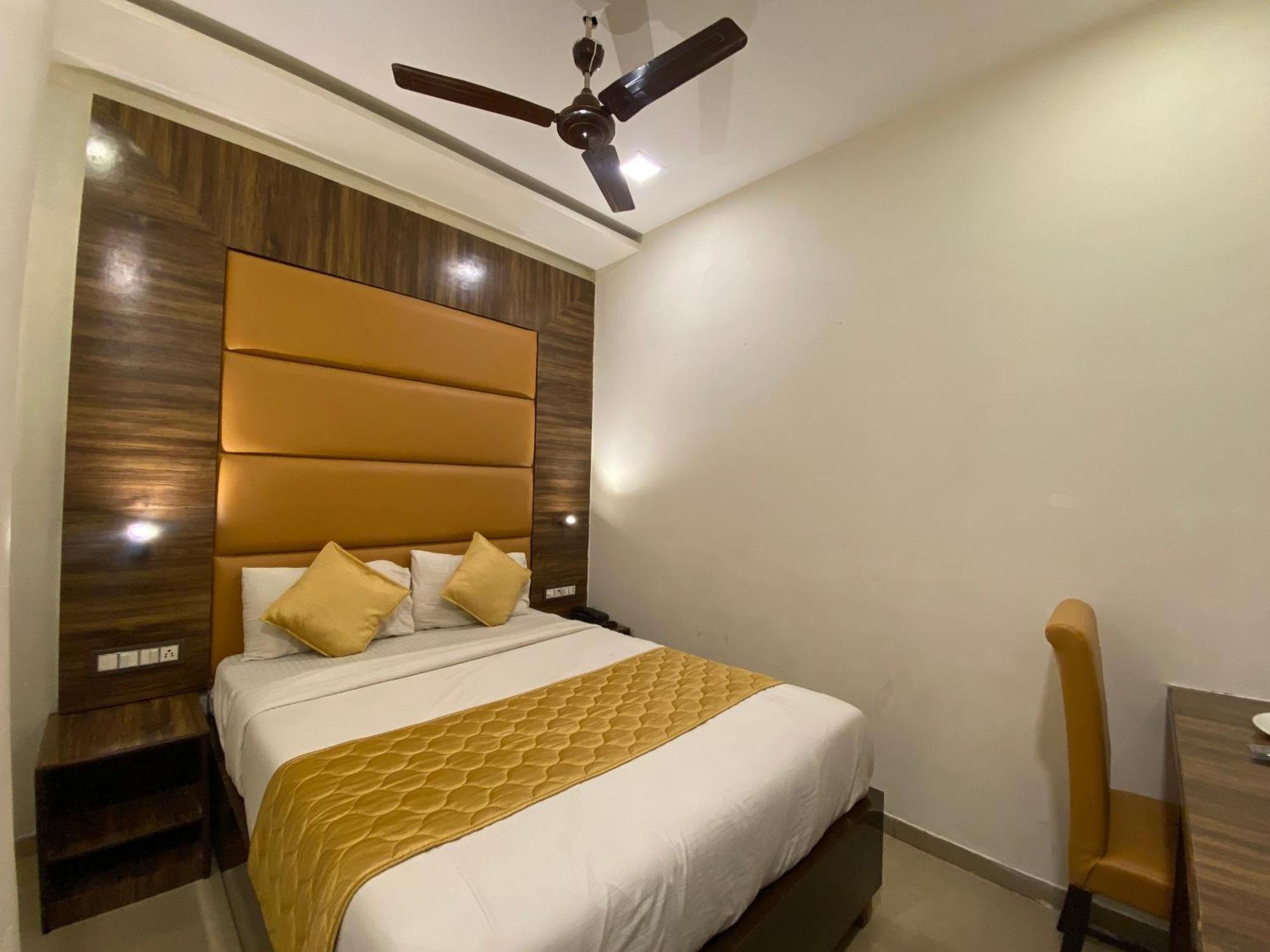 Hotel Blue Wellington - Near Mumbai Airport Ngoại thất bức ảnh