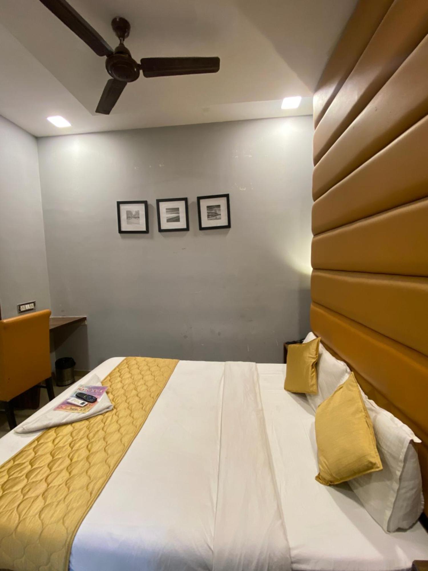 Hotel Blue Wellington - Near Mumbai Airport Ngoại thất bức ảnh