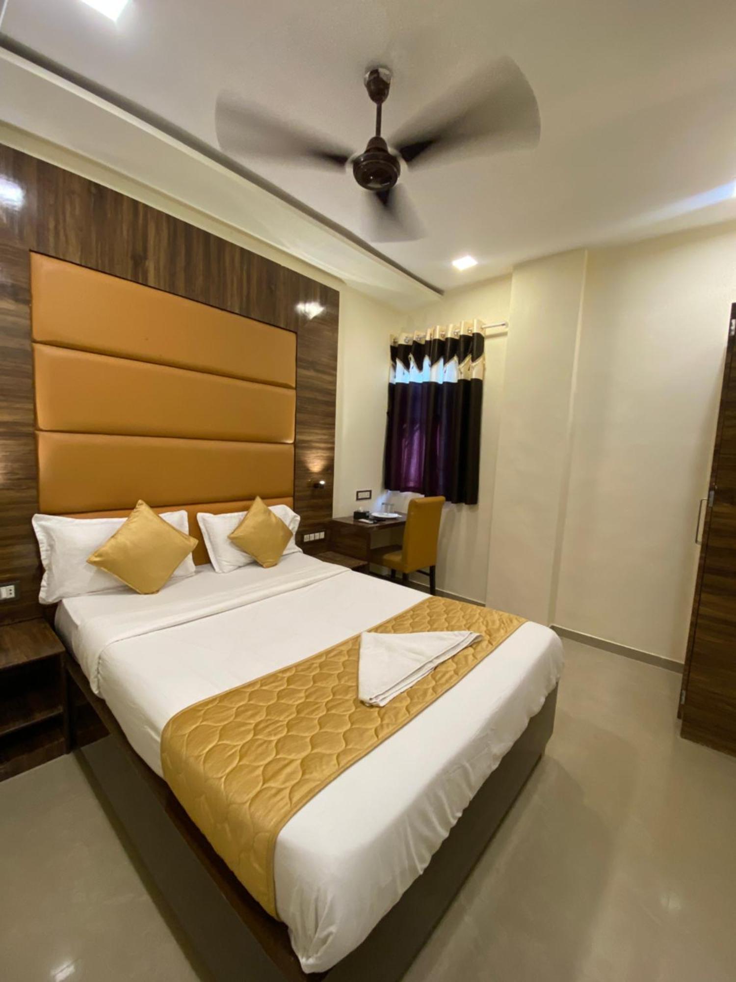 Hotel Blue Wellington - Near Mumbai Airport Ngoại thất bức ảnh