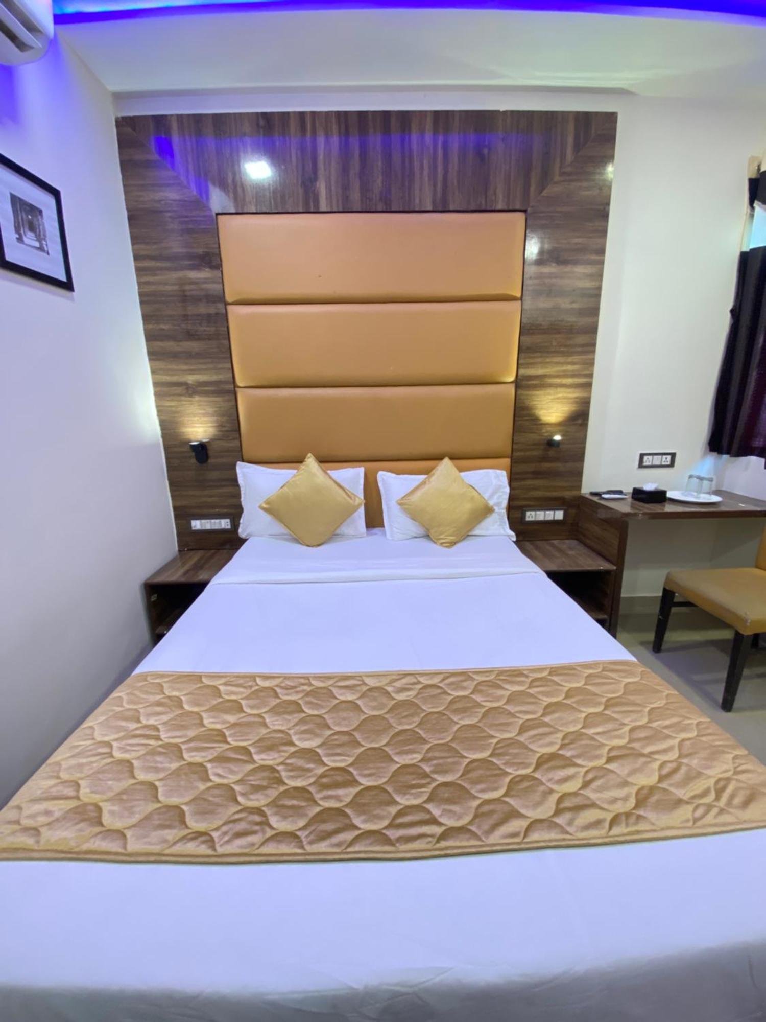 Hotel Blue Wellington - Near Mumbai Airport Ngoại thất bức ảnh