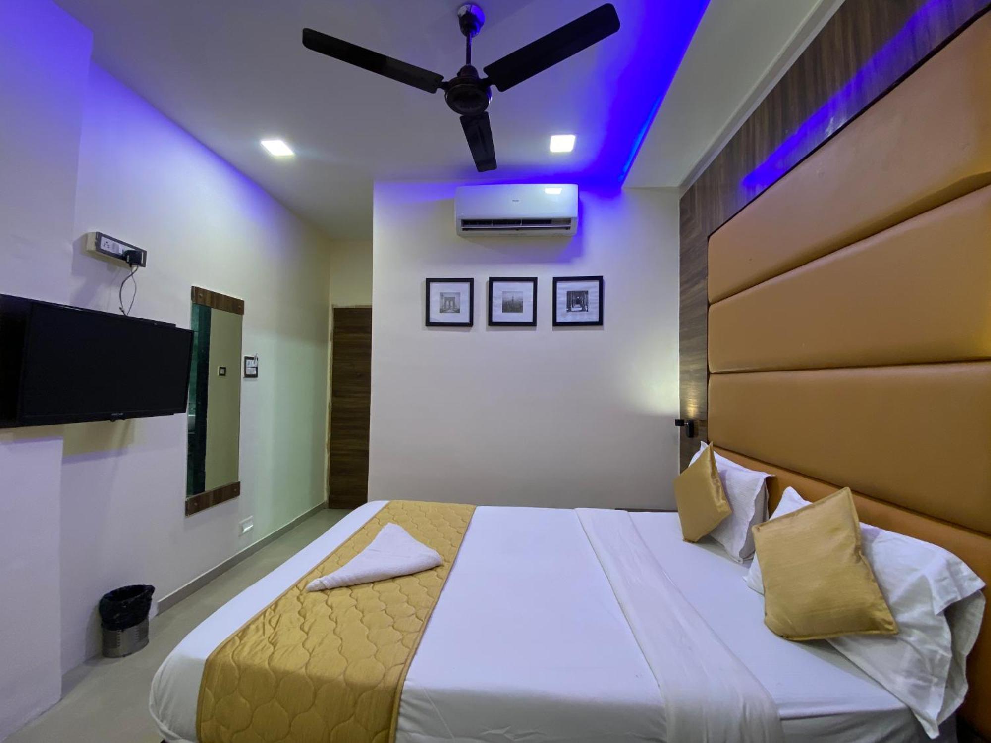 Hotel Blue Wellington - Near Mumbai Airport Phòng bức ảnh