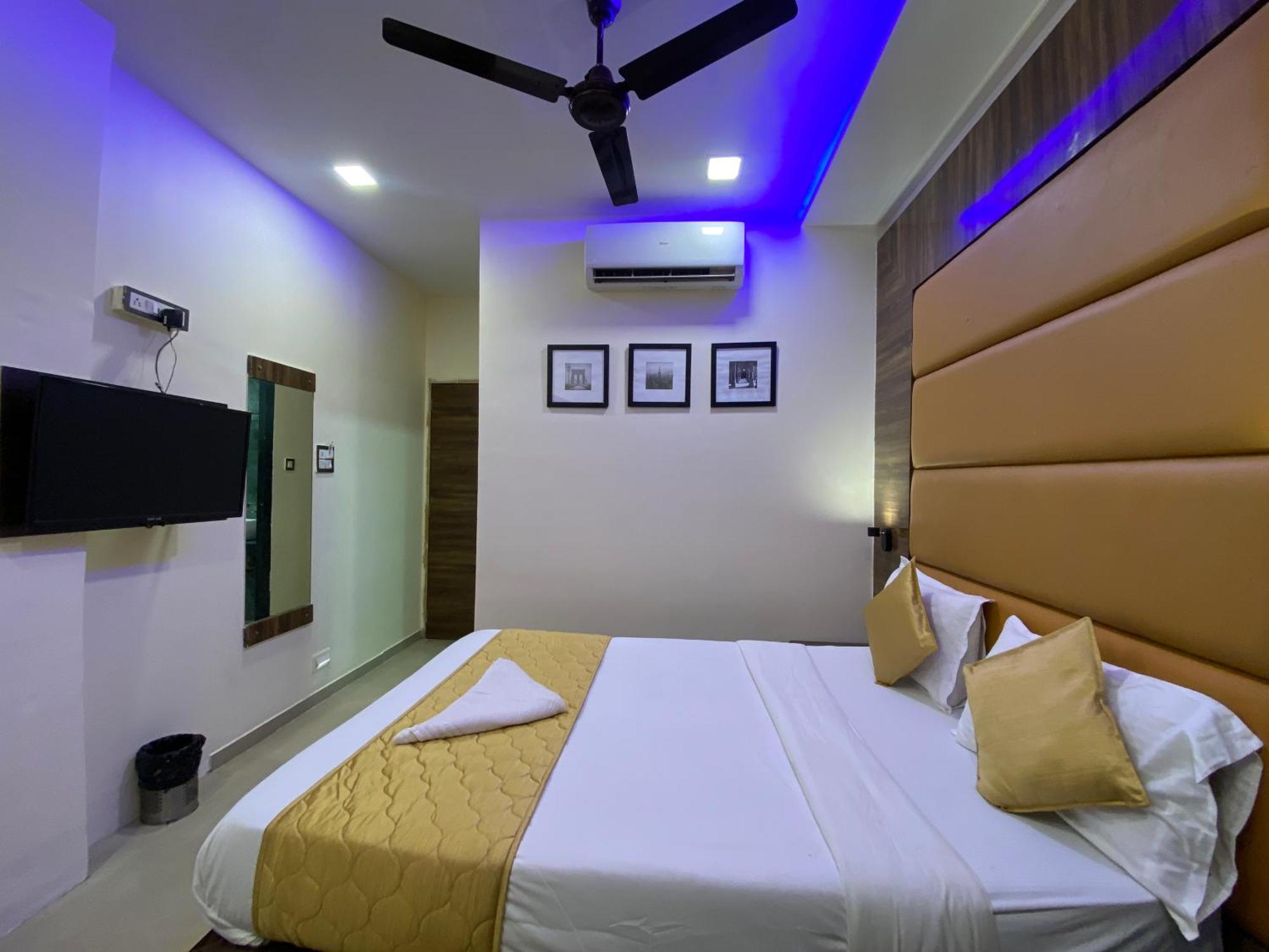Hotel Blue Wellington - Near Mumbai Airport Ngoại thất bức ảnh