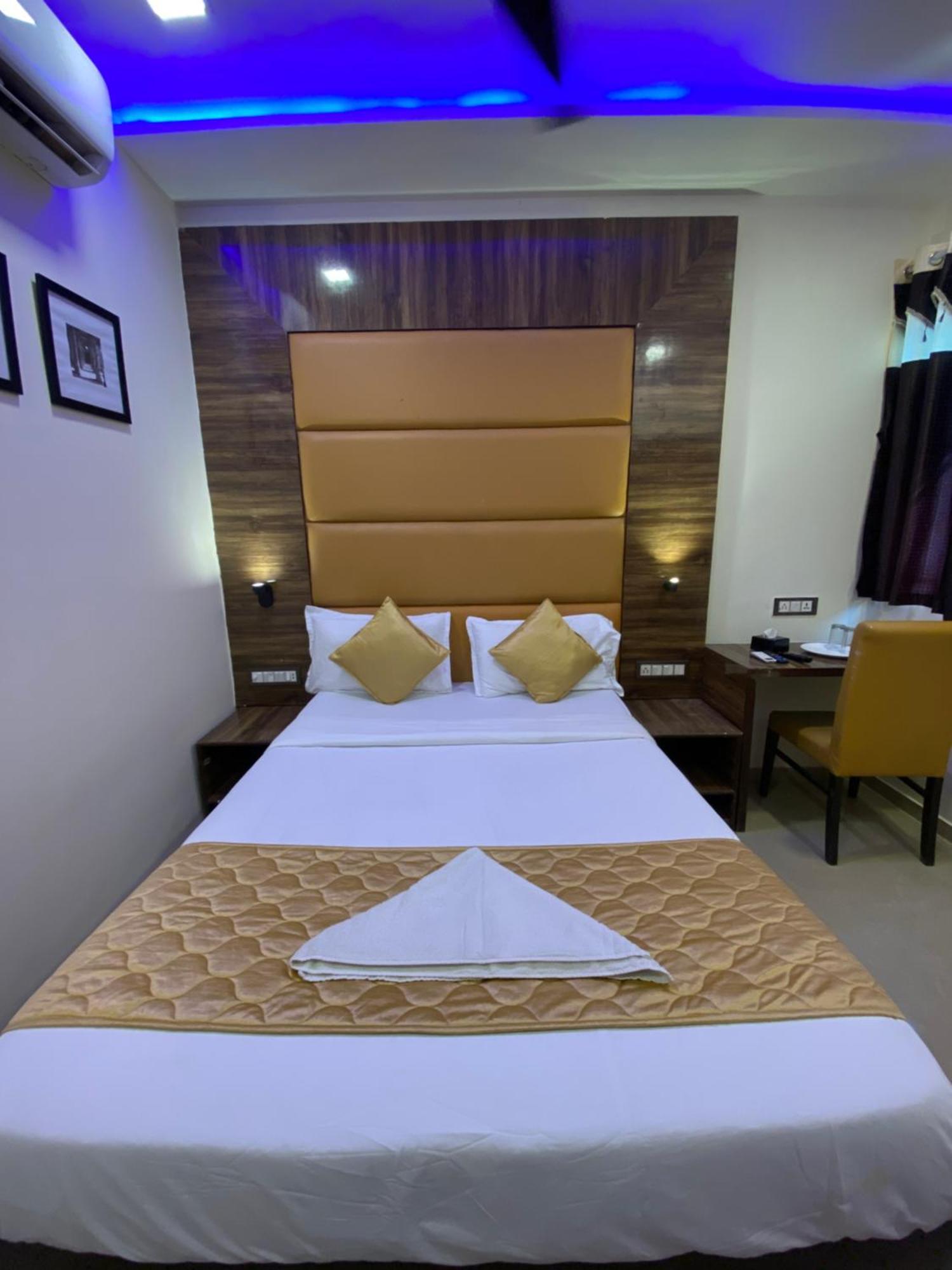 Hotel Blue Wellington - Near Mumbai Airport Ngoại thất bức ảnh