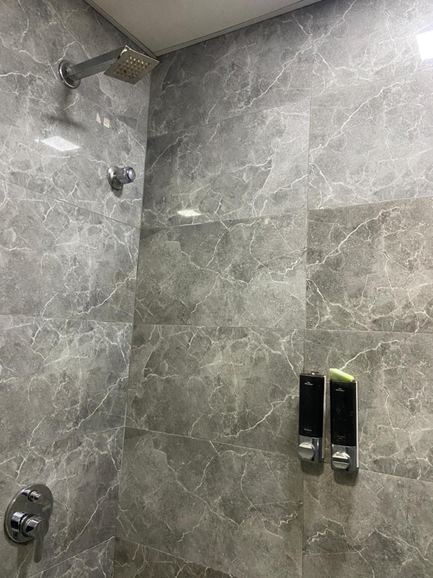 Hotel Blue Wellington - Near Mumbai Airport Ngoại thất bức ảnh