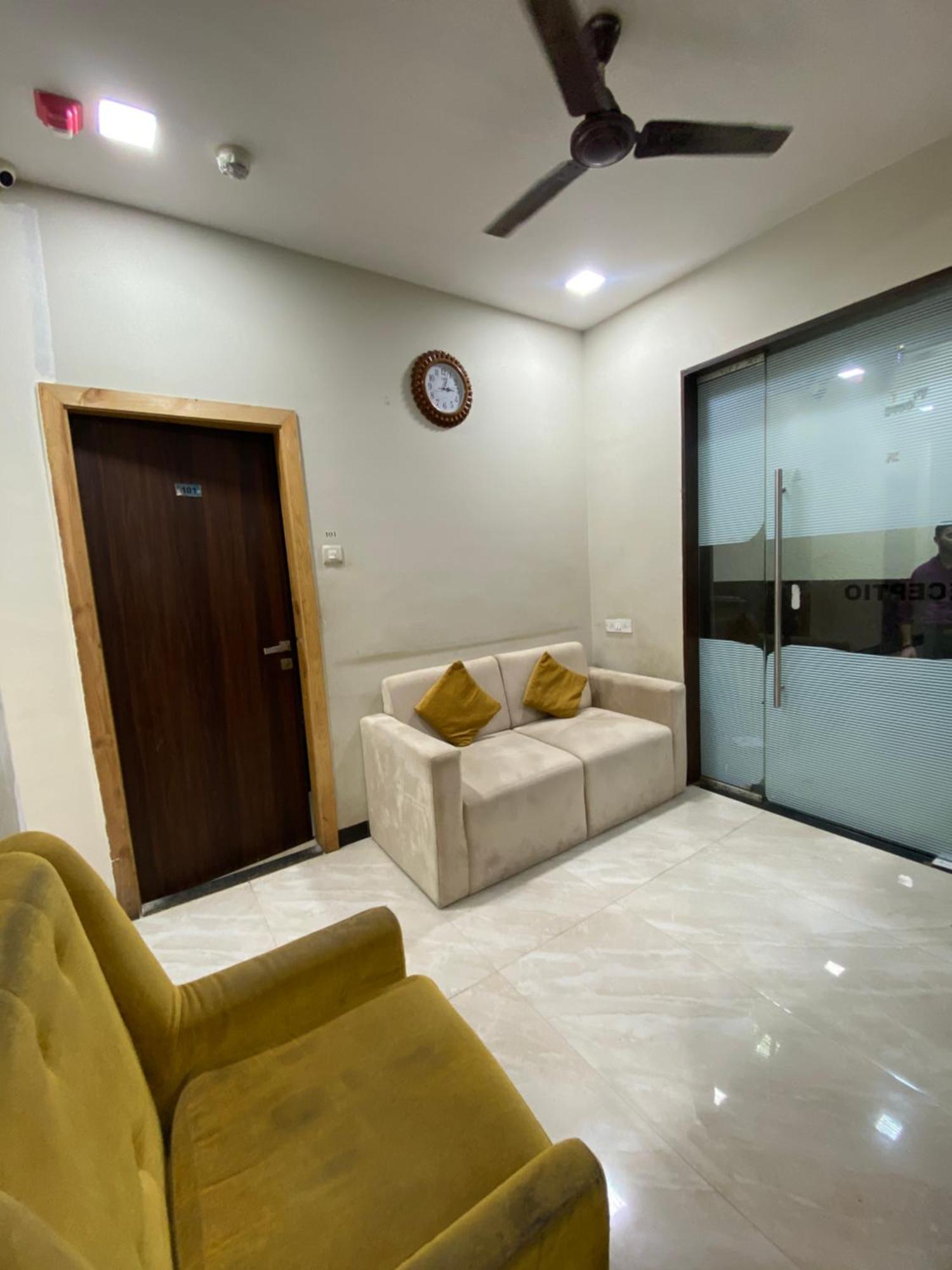Hotel Blue Wellington - Near Mumbai Airport Ngoại thất bức ảnh