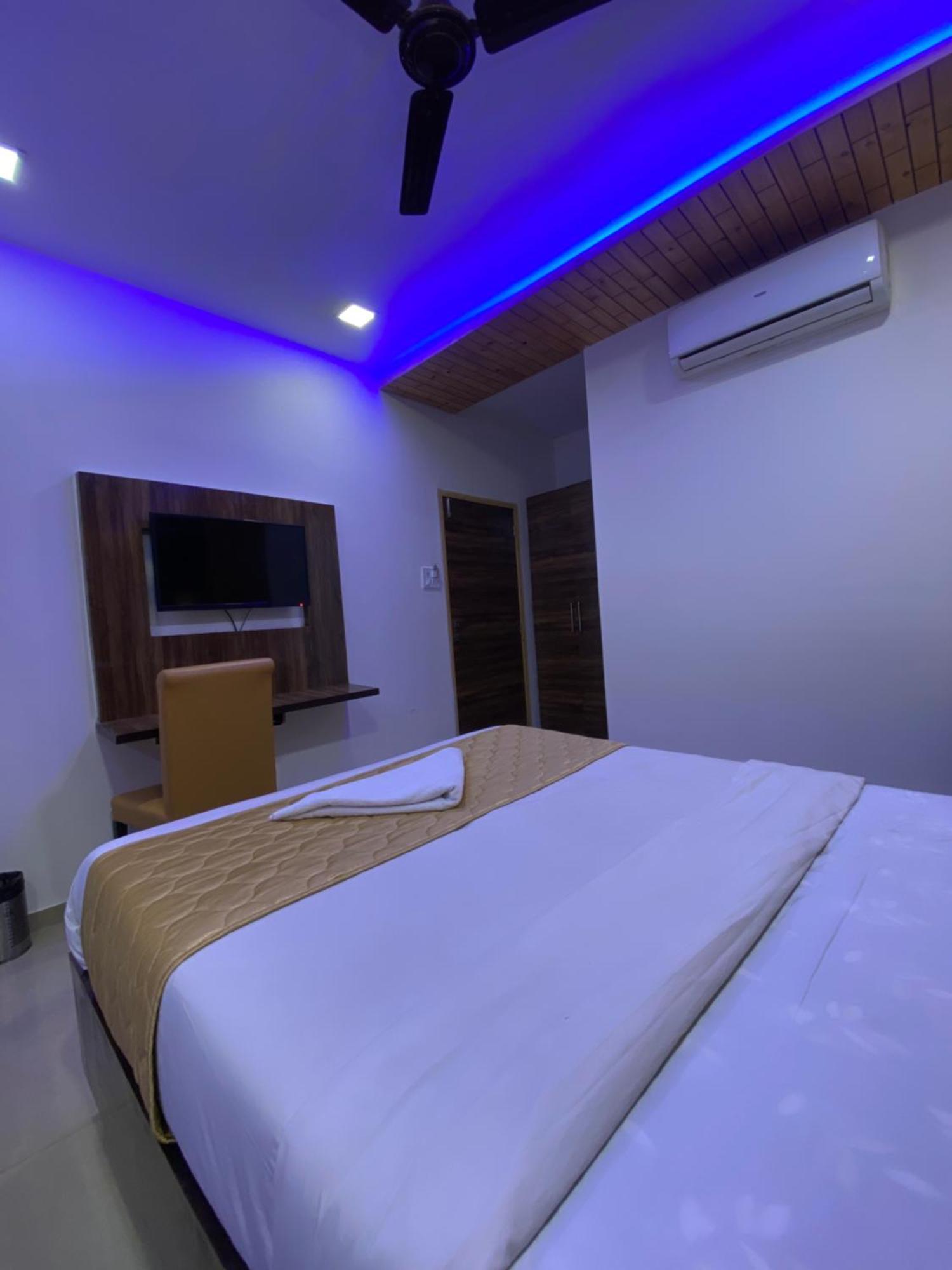 Hotel Blue Wellington - Near Mumbai Airport Ngoại thất bức ảnh
