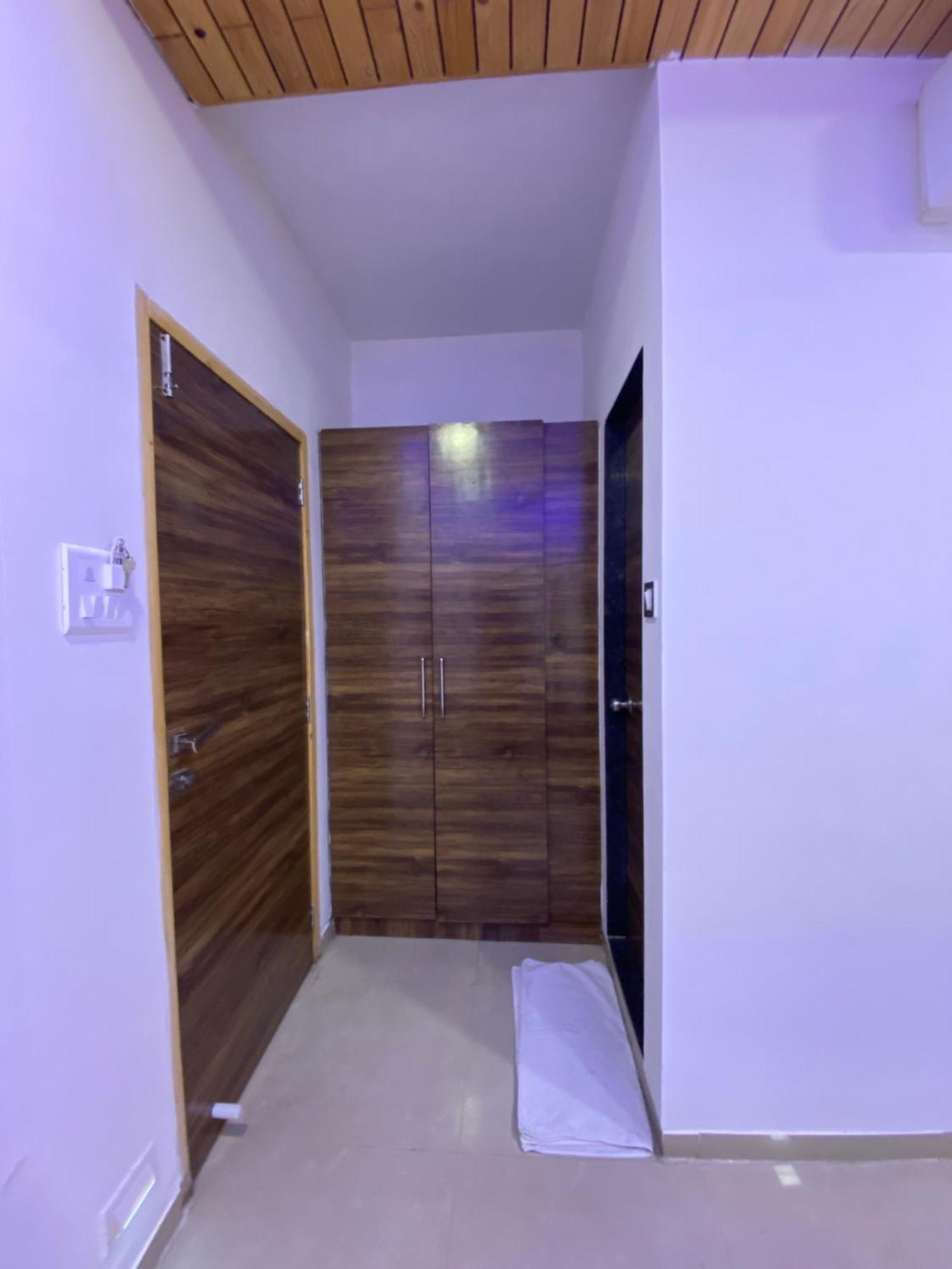 Hotel Blue Wellington - Near Mumbai Airport Ngoại thất bức ảnh