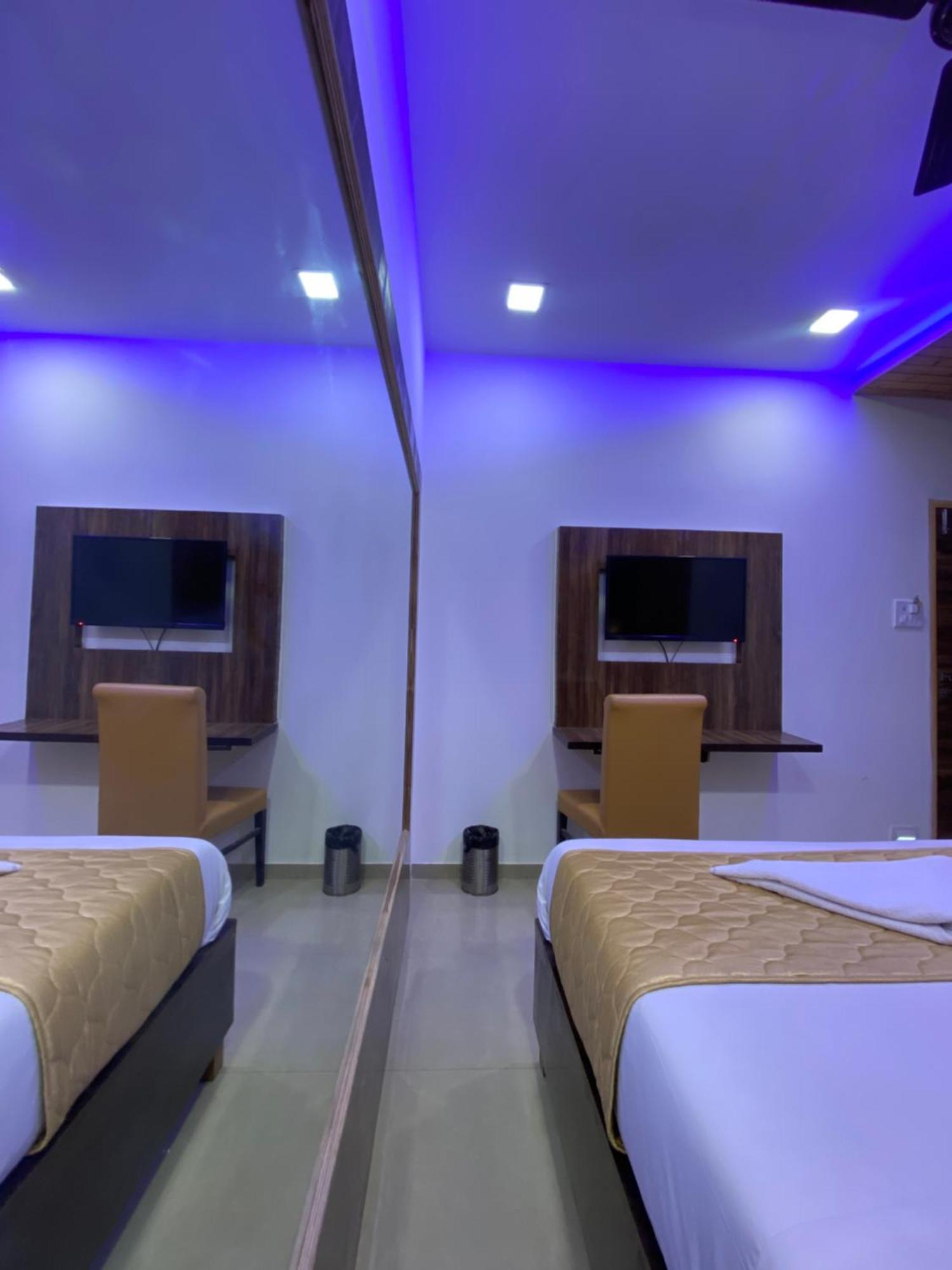 Hotel Blue Wellington - Near Mumbai Airport Ngoại thất bức ảnh