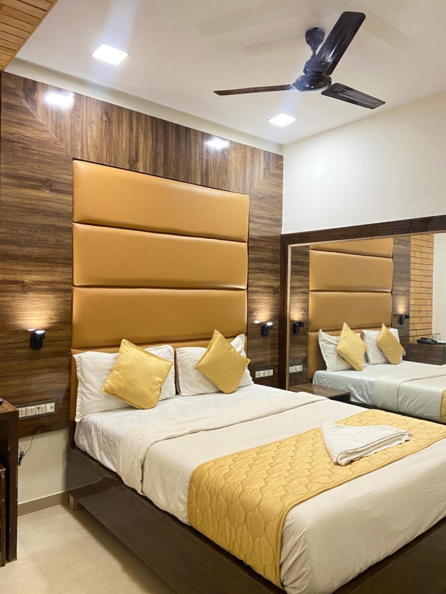 Hotel Blue Wellington - Near Mumbai Airport Ngoại thất bức ảnh