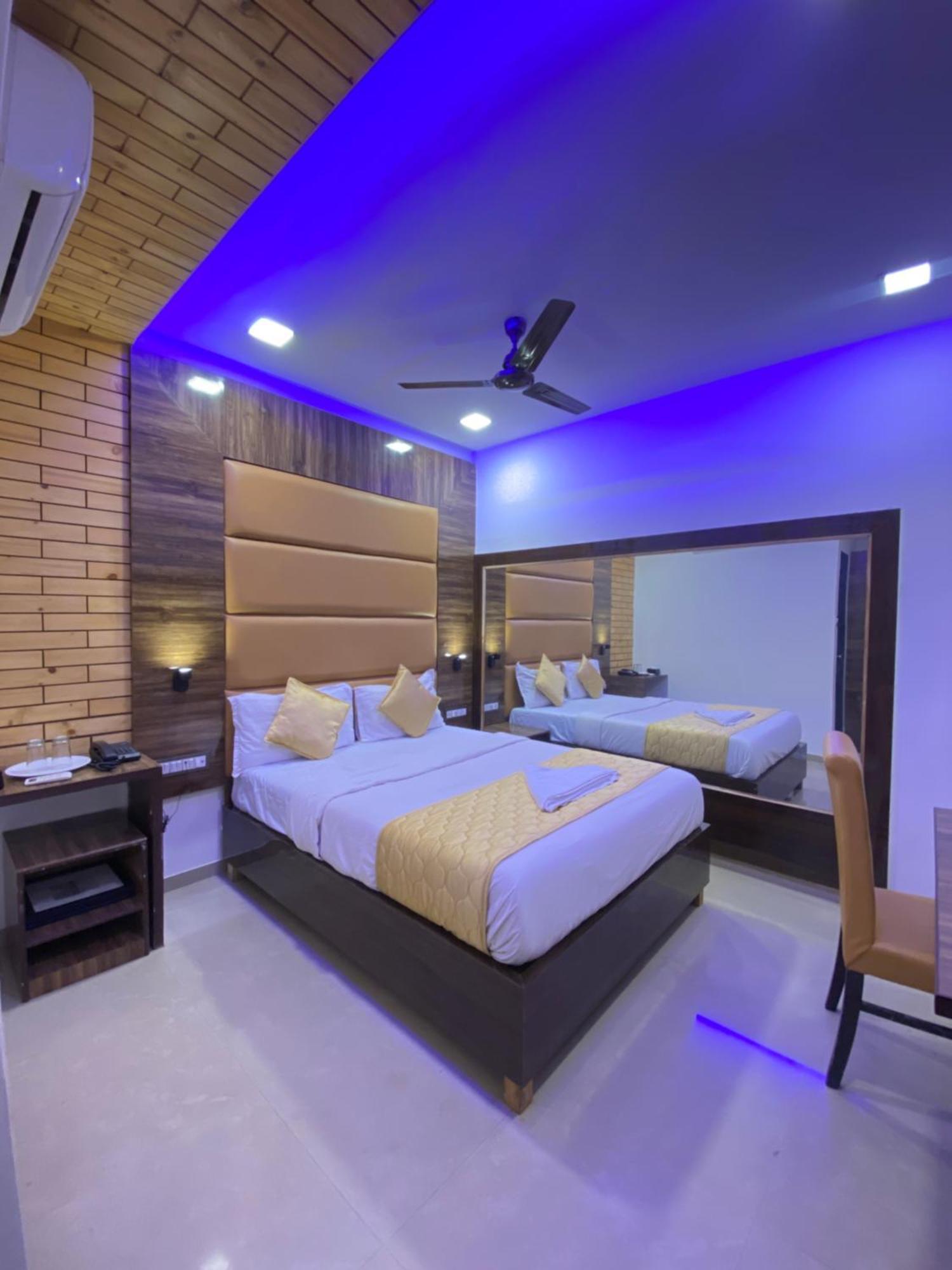 Hotel Blue Wellington - Near Mumbai Airport Ngoại thất bức ảnh